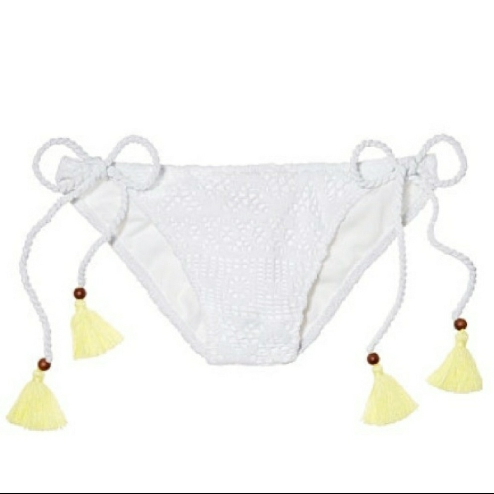 White Crochet VS Bikini Bottoms